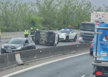 Un turismo vuelca en la A-55, a la altura de Tameiga