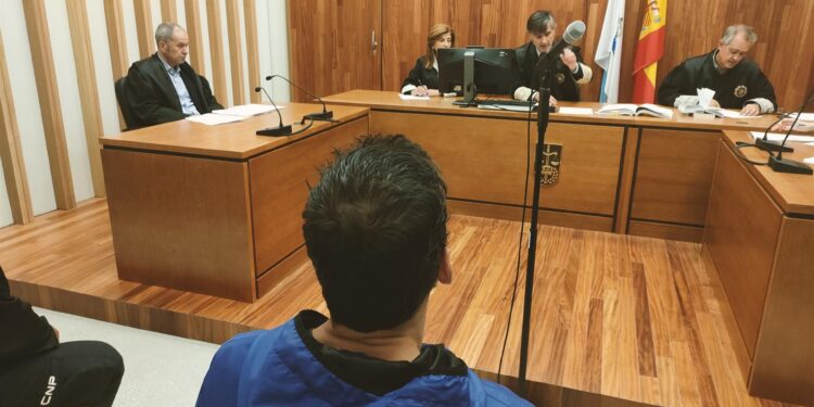 El acusado de quemar la pierna a un usuario del albergue de Vigo niega los hechos