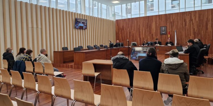 Ocho acusados de tráfico de drogas por menudeo en Vigo niegan los hechos