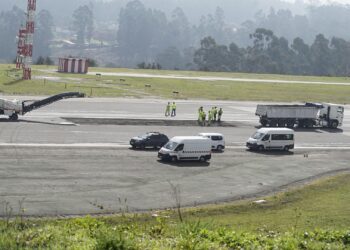 Aena licita las obras de reasfaltado de la cabecera 19 de la pista del aeropuerto de Vigo