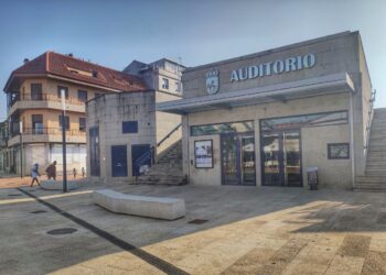 Una actuación de Federico Pérez para reabrir el auditorio municipal de Ponteareas