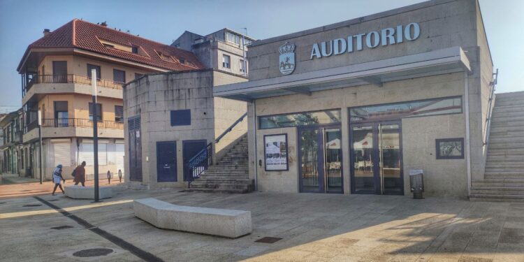 Una actuación de Federico Pérez para reabrir el auditorio municipal de Ponteareas