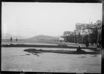 Vigo 1900: las ‘redeiras” en el malecón La reveladora fotografía del archivo Llanos muestra el segundo ensanche de la ciudad ganado al mar