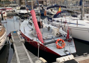 Dos heridos con quemaduras graves tras una deflagración en un barco de vela en Bouzas