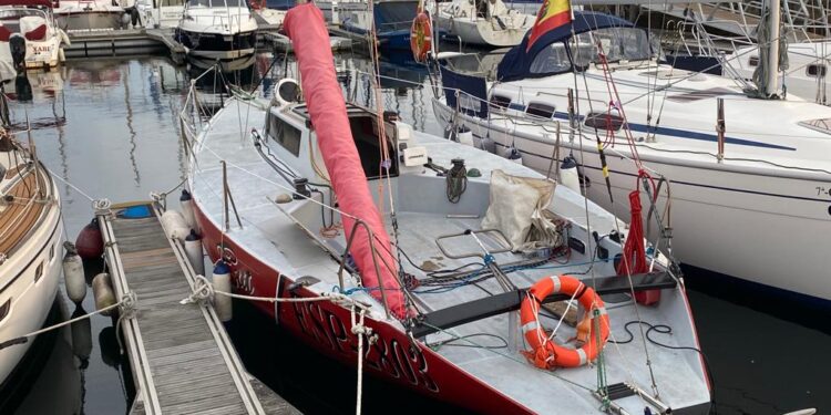 Dos heridos con quemaduras graves tras una deflagración en un barco de vela en Bouzas