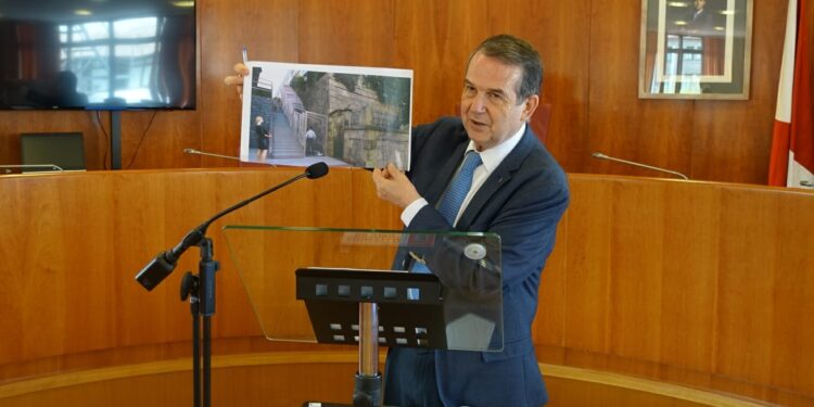 Las escaleras mecánicas de la calle Talude se colocarán antes de las elecciones municipales