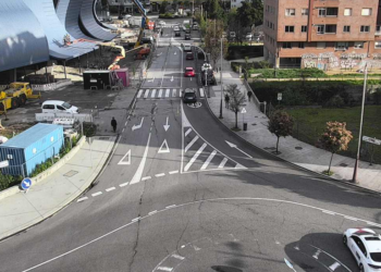 El tráfico regresa con normalidad al entorno de Balaídos tras la completa reapertura de la calle Val Miñor