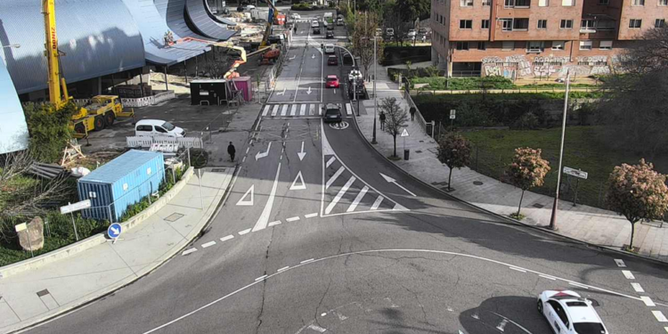El tráfico regresa con normalidad al entorno de Balaídos tras la completa reapertura de la calle Val Miñor