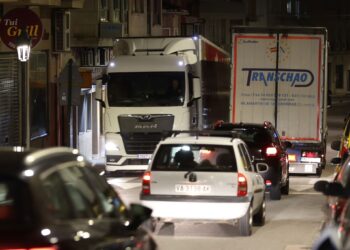 El cierre de un tramo de la A-55 llena Tui de camiones y coches