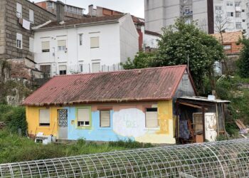 En libertad, como investigados, dos detenidos por una plantación de marihuana hallada al extinguir un incendio en Vigo