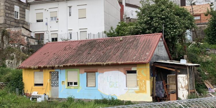En libertad, como investigados, dos detenidos por una plantación de marihuana hallada al extinguir un incendio en Vigo