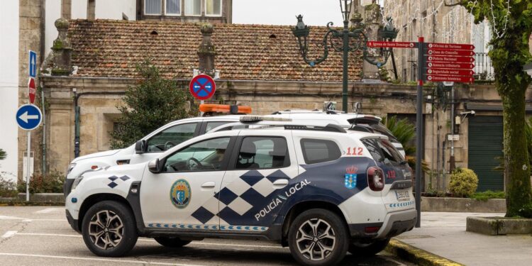 Detenido en Tui por desobediencia un conductor sin carné, sin ITV, sin seguro y bajo los efectos del alcohol