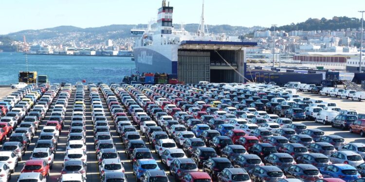 El tráfico total del puerto de Vigo sube un 0,56% en marzo por el tirón de la automoción y la pesca