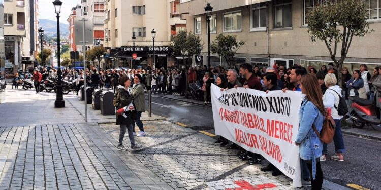 Personal de Povisa inicia las movilizaciones previas a la huelga para reclamar «un convenio colectivo justo»