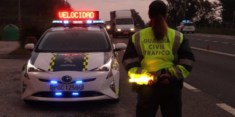 La DGT comienza mañana una campaña de control de velocidad centrada en las vías convencionales y zonas urbanas de Galicia