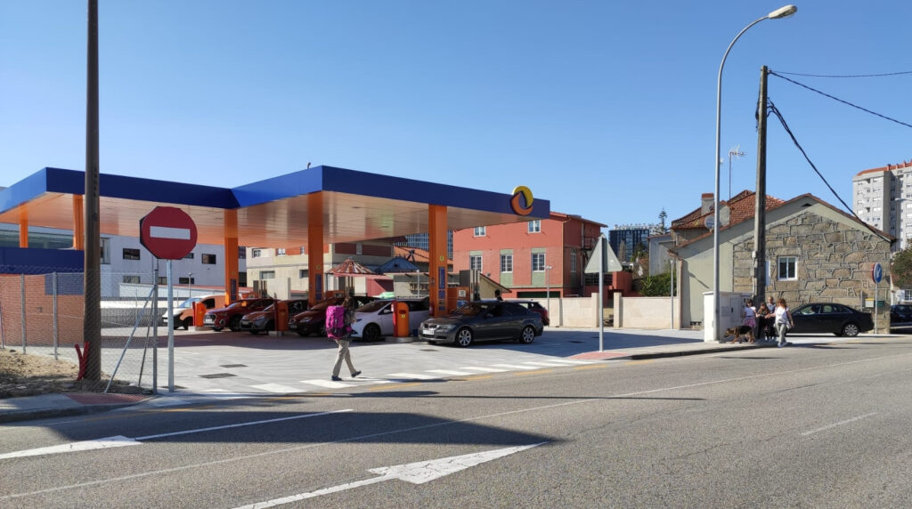 Otra gasolinera para la milla de oro de Vigo de las 'low cost': Plenoil abre una más en tiempo récord