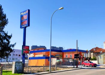 Una gasolinera más para la milla de oro de Vigo de las 'low cost': Plenoil abre en tiempo récord