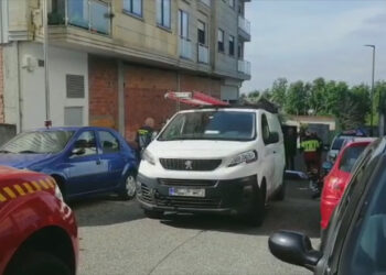 Trasladado en helicóptero al Álvaro Cunqueiro tras quedar atrapado bajo una furgoneta en A Cañiza