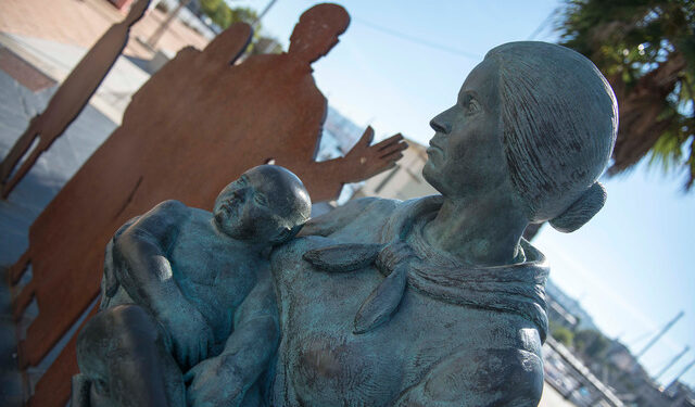 Vigo estrena una ruta guiada por el puerto y el Casco Vello para ponerse en la piel de los emigrantes