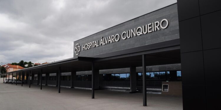 Trasladado un hombre al Álvaro Cunqueiro tras sufrir quemaduras cuando manipulaba un spray