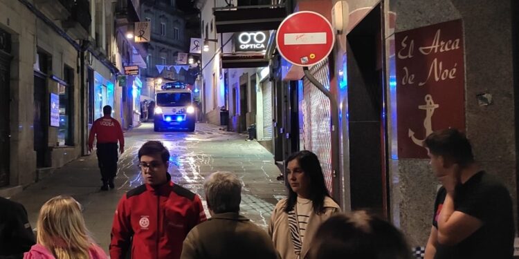 El incendio en el Casco Vello durante la Reconquista se salda con dos personas evacuadas por intoxicación