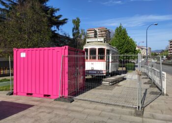 El tranvía de Coia ya cuenta los días para tener su cubierta: comienzan las obras para proteger el vagón