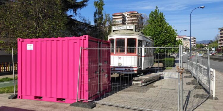 El tranvía de Coia ya cuenta los días para tener su cubierta: comienzan las obras para proteger el vagón
