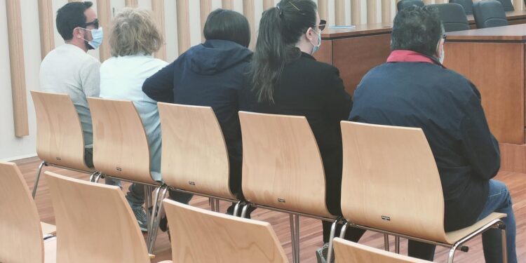 Preacuerdo para que el matrimonio acusado de ceder bienes a sus hijos para eludir a Hacienda evite la cárcel