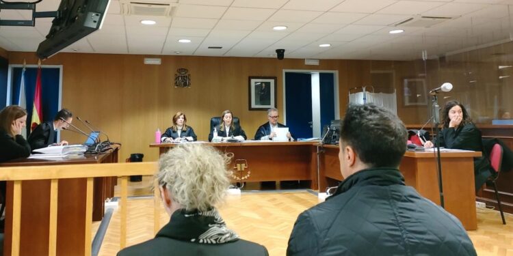 Condenado a 3,5 años de cárcel el matrimonio que accedió a información de un opositor a bombero en Vigo