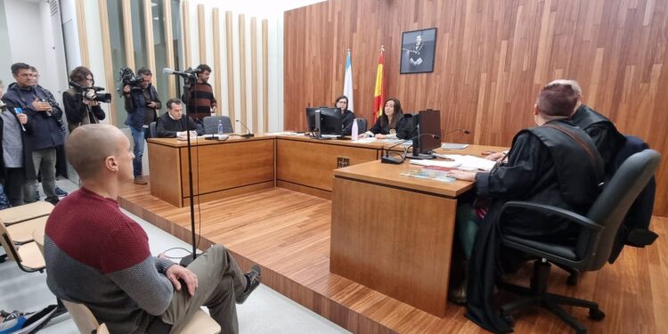 El policía de Vigo investigado por supuesta violación reconoce un “encuentro casual” pero niega amenazas