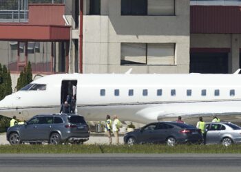 Juan Carlos I aterriza en Vigo casi un año después de su última visita a España
