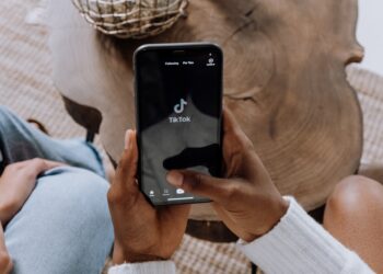 TikTok se enfrenta a demandas por provocar crisis en la salud mental de los jóvenes
