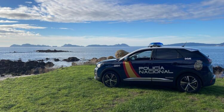 La Policía Nacional registra una empresa de asistencia sanitaria en Vigo y la denuncia por “explotación laboral”