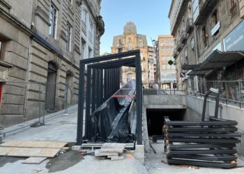 Los pórticos que impuso Patrimonio llegan a la rampa mecánica de la calle Carral