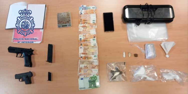 Detenido un vecino de Vigo por trapichear con droga cerca de su vivienda en el barrio de Coia