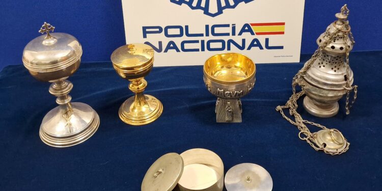 La Policía Nacional detiene a dos hombres por robar en dos iglesias de Vigo