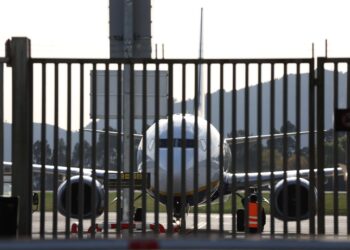 Caballero se marca el objetivo de conectar el aeropuerto de Peinador con París y Bruselas en 2024