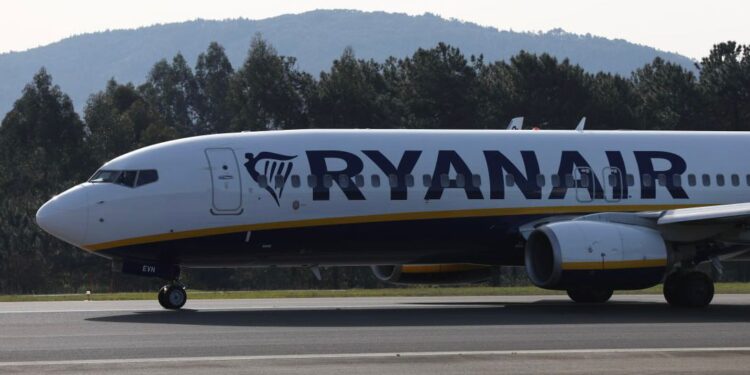 El aeropuerto de Vigo registró un mínimo incremento de tráfico en marzo pese al socavón en la pista