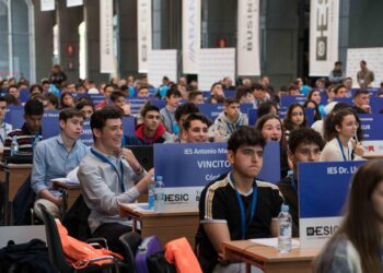 Más de 40 estudiantes gallegos, a la final del programa de simulación empresarial ‘Young Business Talents’