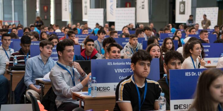 Más de 40 estudiantes gallegos, a la final del programa de simulación empresarial ‘Young Business Talents’
