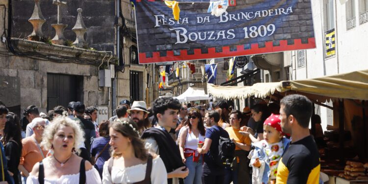 La música, la historia y el teatro inundan Bouzas: la Brincadeira brilla con nuevo paseo
