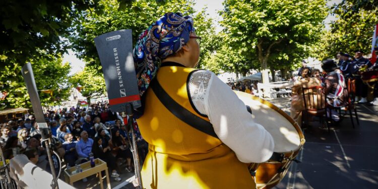 La música, la historia y el teatro inundan Bouzas: la Brincadeira brilla con nuevo paseo
