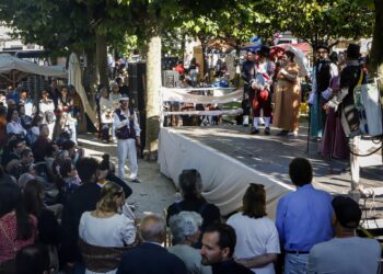 La música, la historia y el teatro inundan Bouzas: la Brincadeira brilla con nuevo paseo