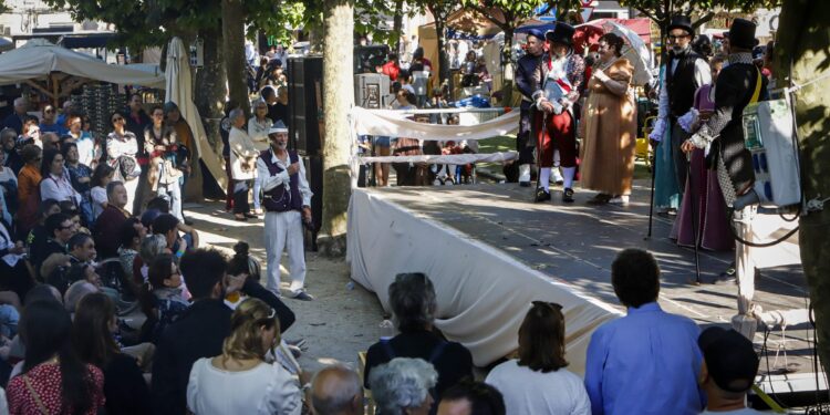 La música, la historia y el teatro inundan Bouzas: la Brincadeira brilla con nuevo paseo