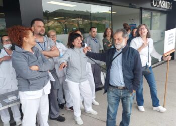 Huelga indefinida en la cocina de los hospitales vigueses para exigir el mantenimiento de los empleos