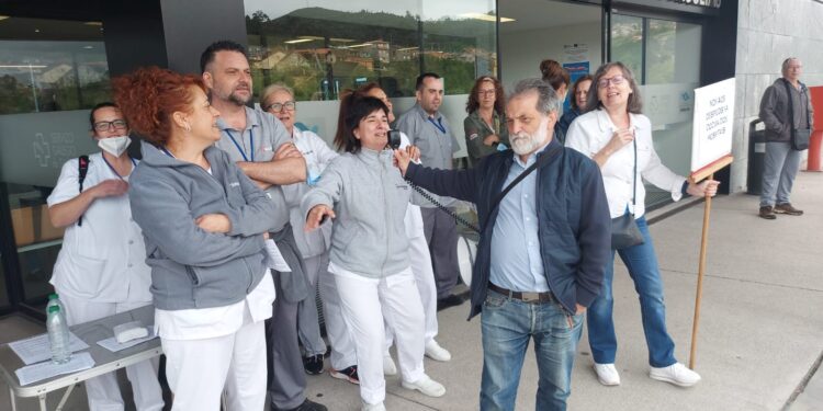 Huelga indefinida en la cocina de los hospitales vigueses para exigir el mantenimiento de los empleos