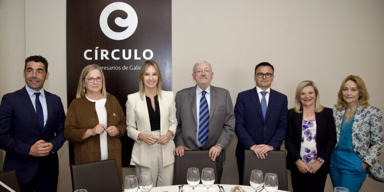 almuerzo-coloquio El Vigo que Viene: La ciudad del futuro construida entre todos, organizado por el Círculo de Empresarios de Galicia en el marco del "Ciclo elecciones municipales 2023"
