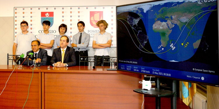 El software diseñado por los alumnos del colegio Montecastelo ya se encuentra en el espacio