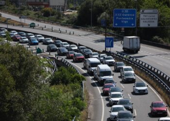 Miles de conductores atrapados en la carretera a Portugal con varios kilómetros de retenciones
