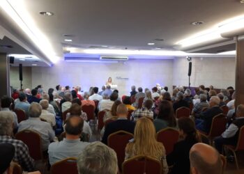 Fernández-Tapias presenta un programa electoral «alejado del personalismo» con más de 150 medidas